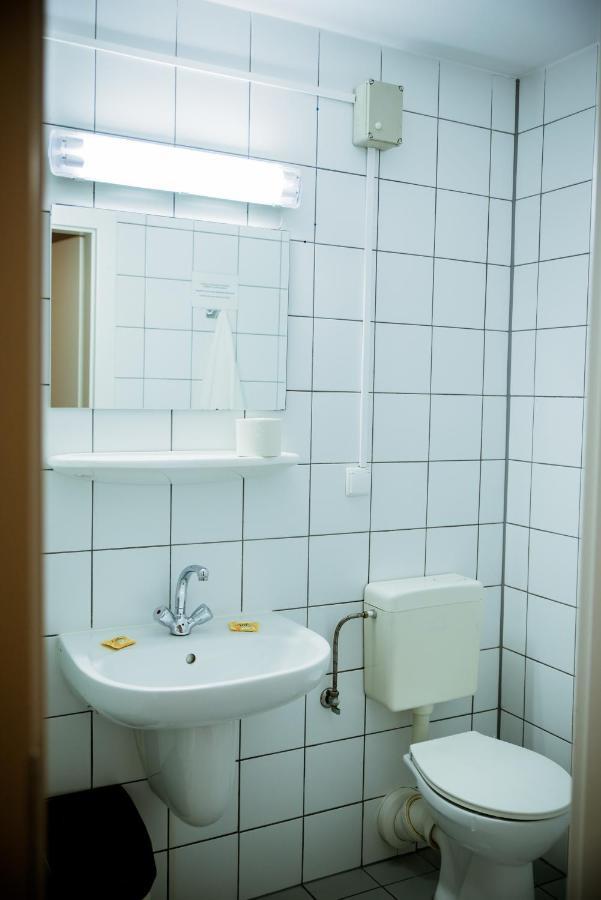 Miedzynarodowy Dom Spotkan Mlodziezy W Oswiecimiu Exterior foto