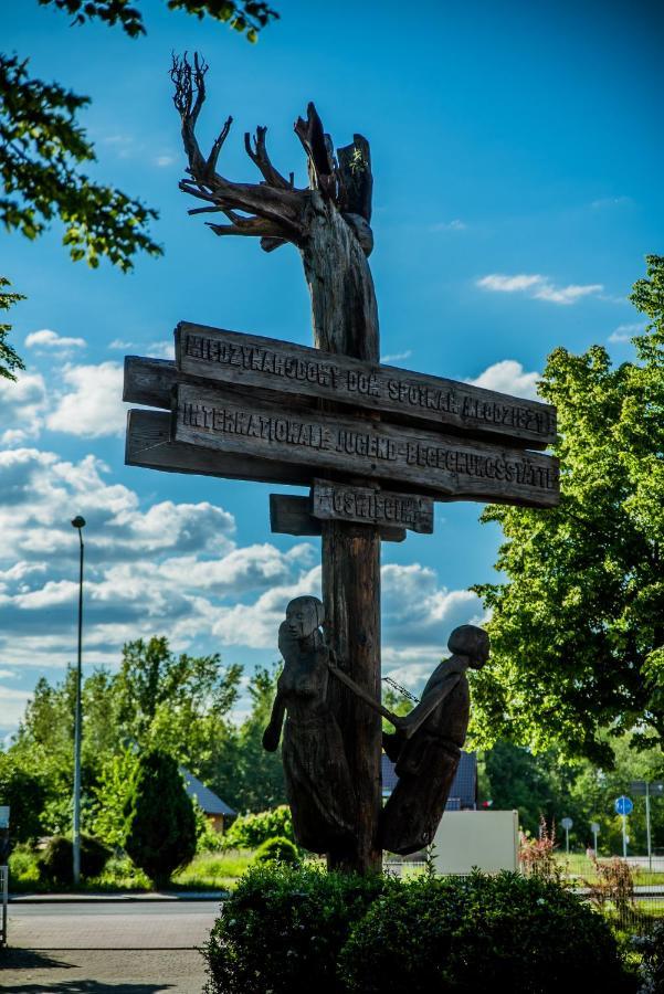 Miedzynarodowy Dom Spotkan Mlodziezy W Oswiecimiu Exterior foto